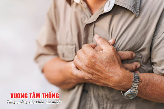 Đau ngực là triệu chứng phổ biến của bệnh van tim