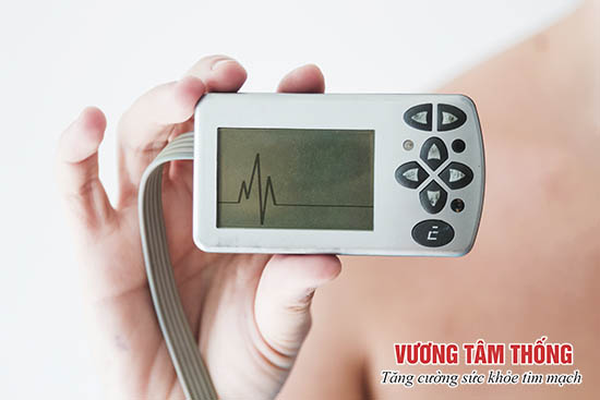 Máy Holter kiểm tra điện tâm đồ trong 24 – 48 giờ dùng trong chẩn đoán hở van tim 2 lá 3/4
